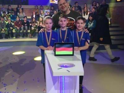Hannah, Antonio und Greta mit Moderator Elton